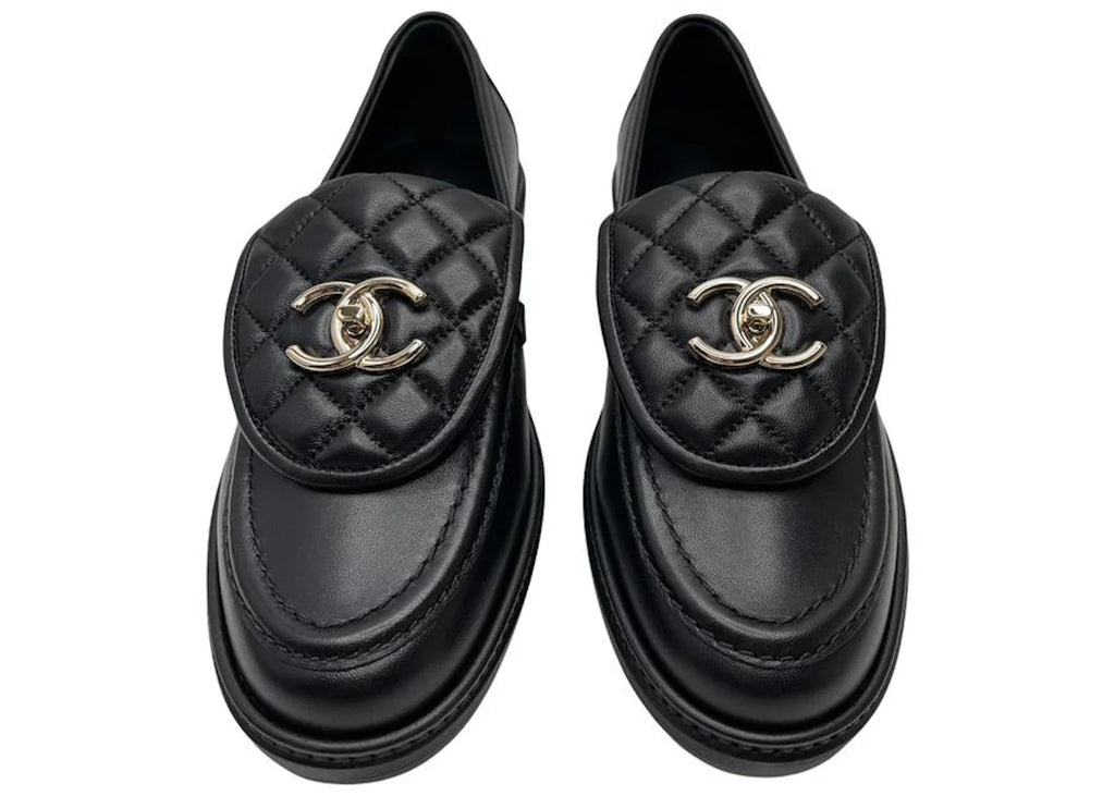 Chanel Slipper mit Stepplasche, schwarzes Leder