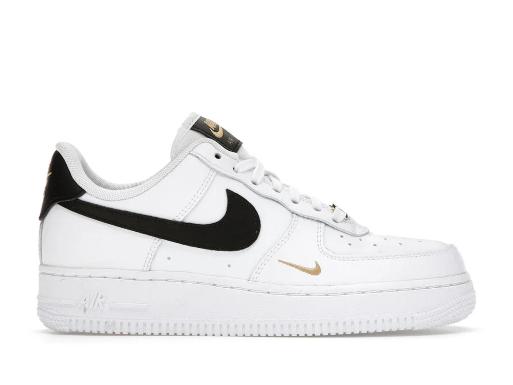 Nike Air Force 1 Low '07 Essential Weiß Schwarz Gold Mini Swoosh (Damen)