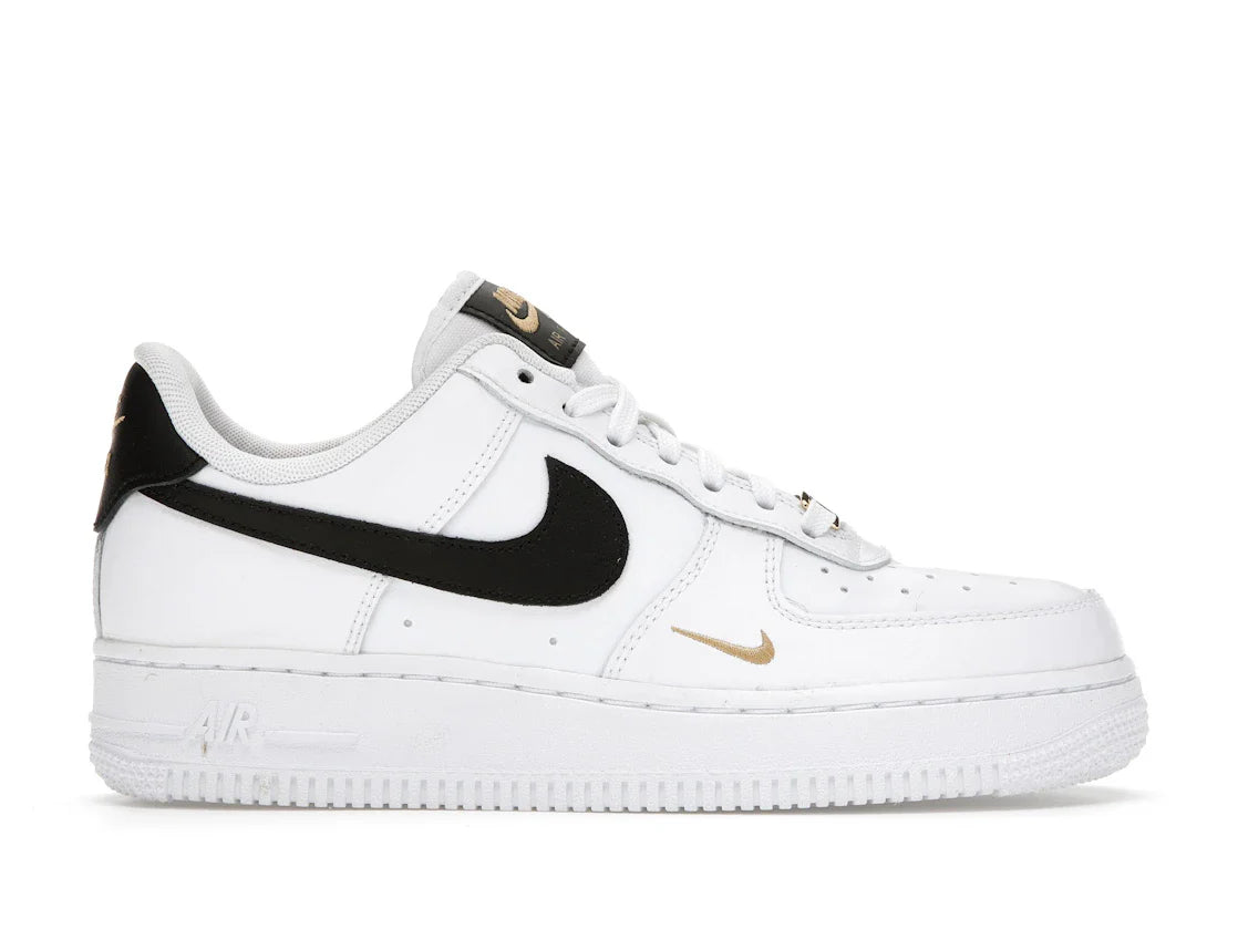 Nike Air Force 1 Low '07 Essential Weiß Schwarz Gold Mini Swoosh (Damen)