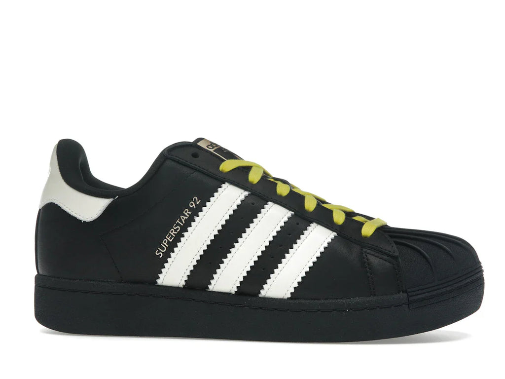 adidas Superstar 92 von Pharrell, Schwarz/Weiß
