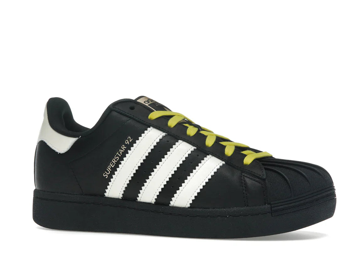 adidas Superstar 92 von Pharrell, Schwarz/Weiß