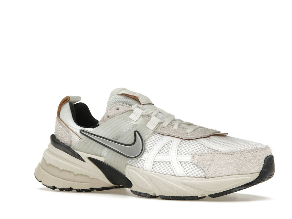 Nike V2K Run Summit White Light Orewood Brown (Damen)