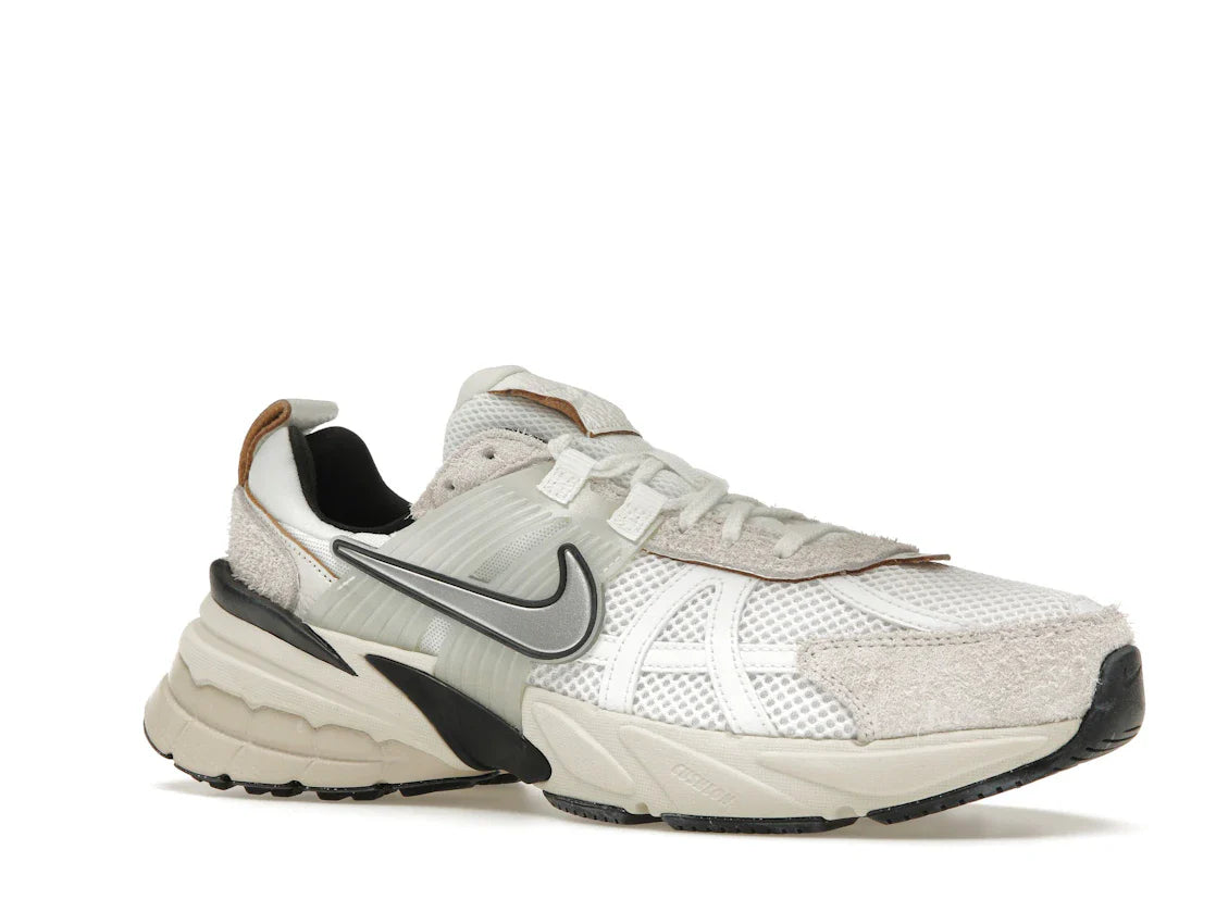 Nike V2K Run Summit White Light Orewood Brown (Damen)