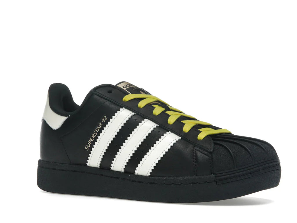 adidas Superstar 92 von Pharrell, Schwarz/Weiß