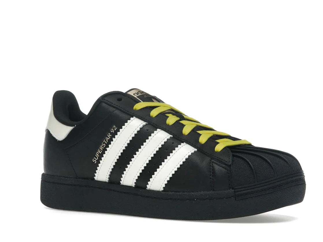 adidas Superstar 92 von Pharrell, Schwarz/Weiß