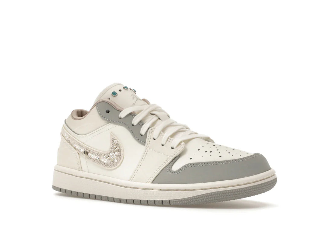 Jordan 1 Low Sail Soft Pearl (Damen)
