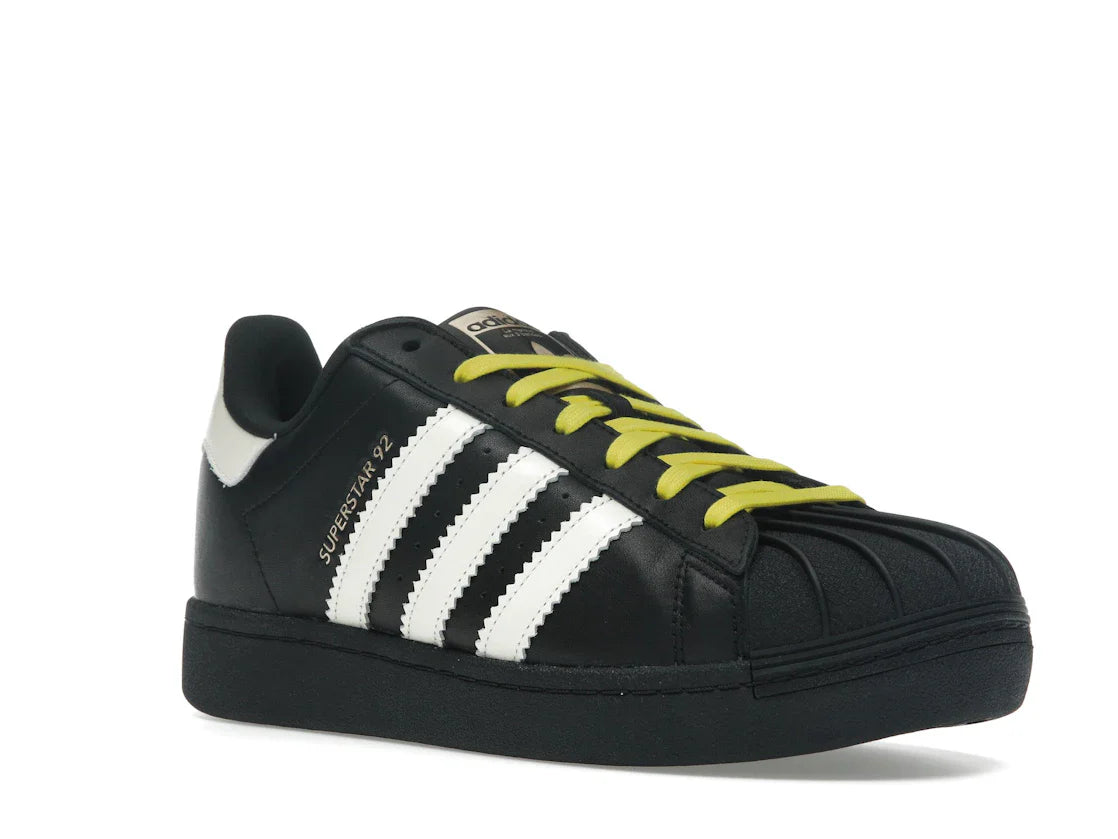 adidas Superstar 92 von Pharrell, Schwarz/Weiß
