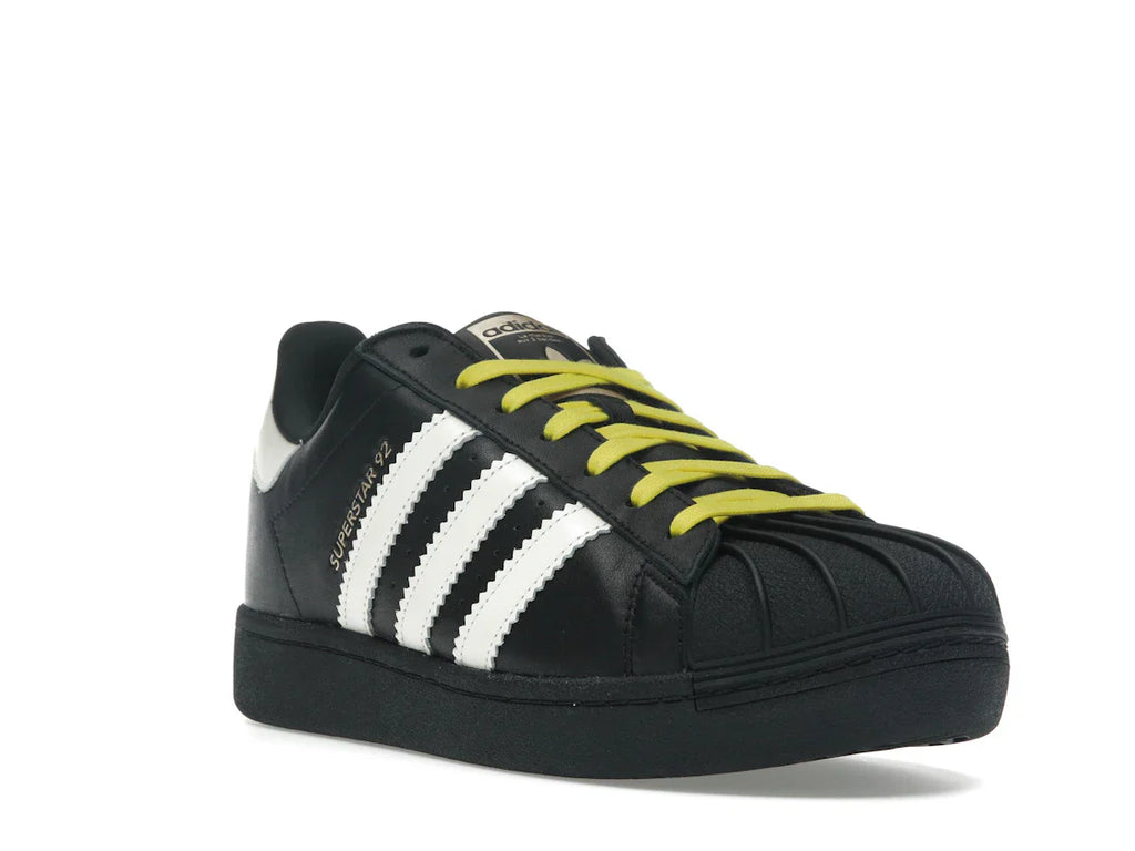 adidas Superstar 92 von Pharrell, Schwarz/Weiß