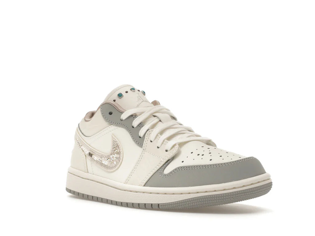 Jordan 1 Low Sail Soft Pearl (Damen)