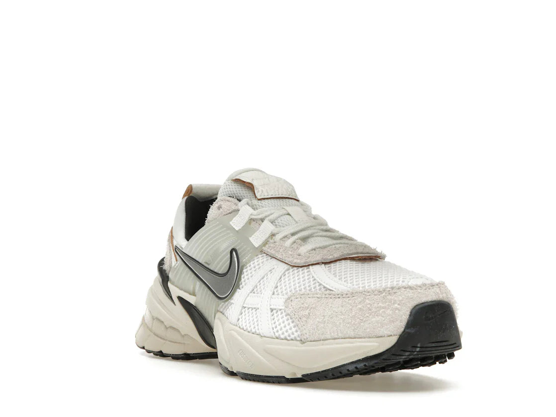 Nike V2K Run Summit White Light Orewood Brown (Damen)