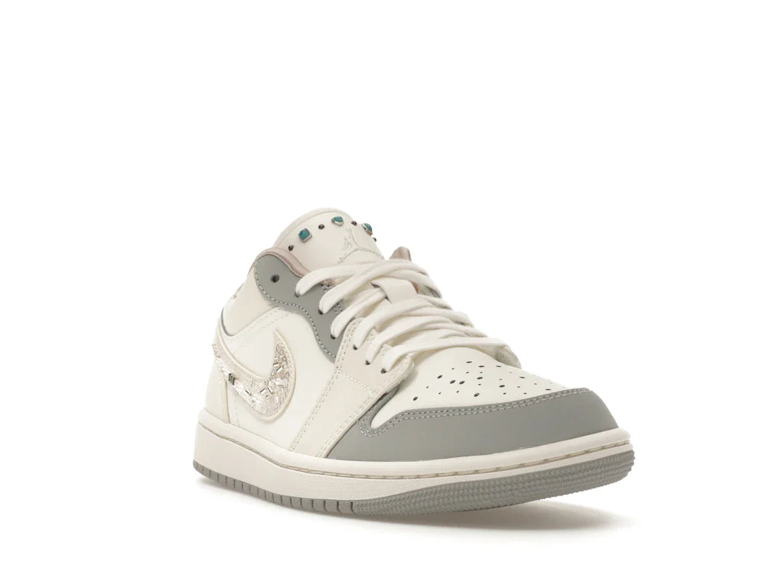 Jordan 1 Low Sail Soft Pearl (Damen)