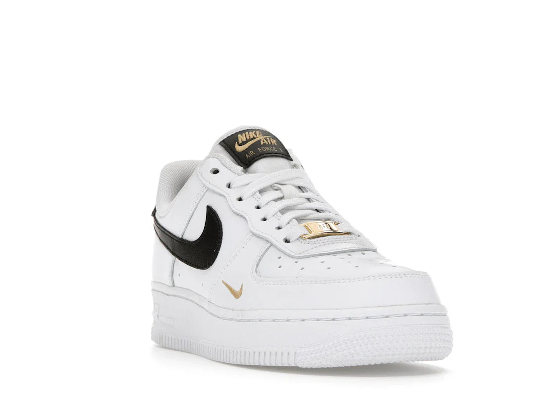 Nike Air Force 1 Low '07 Essential Weiß Schwarz Gold Mini Swoosh (Damen)