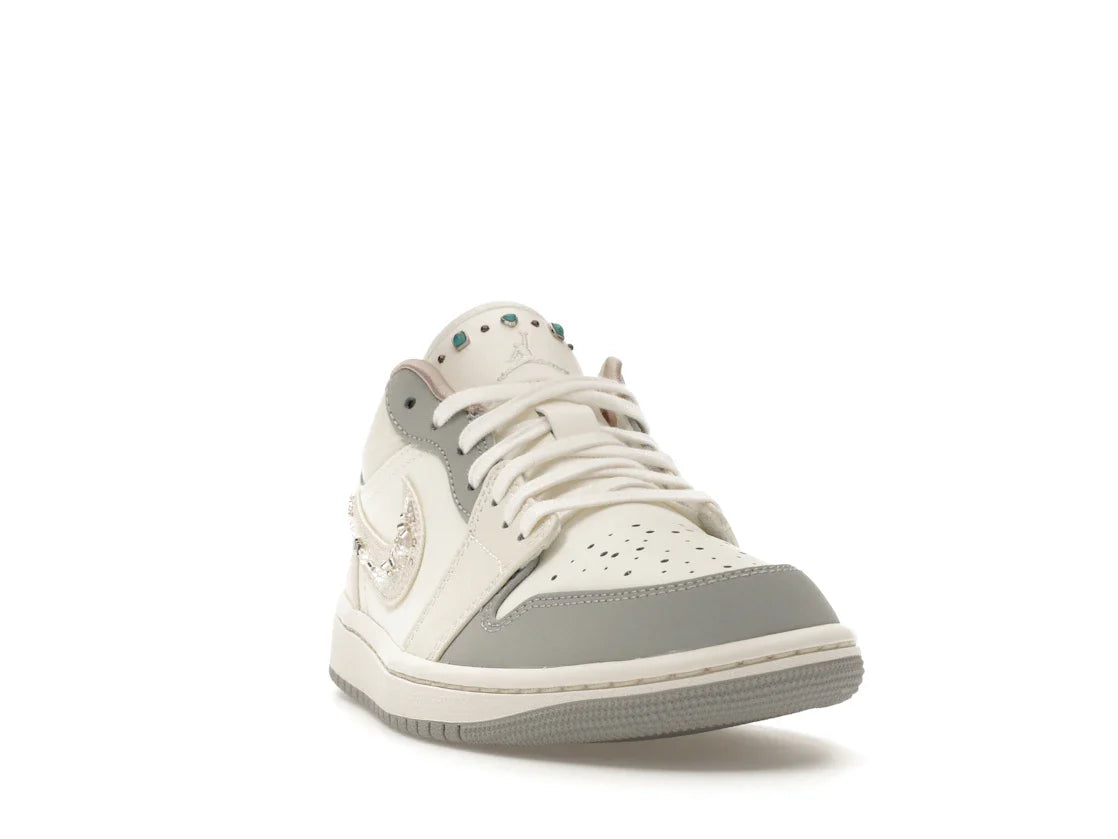 Jordan 1 Low Sail Soft Pearl (Damen)