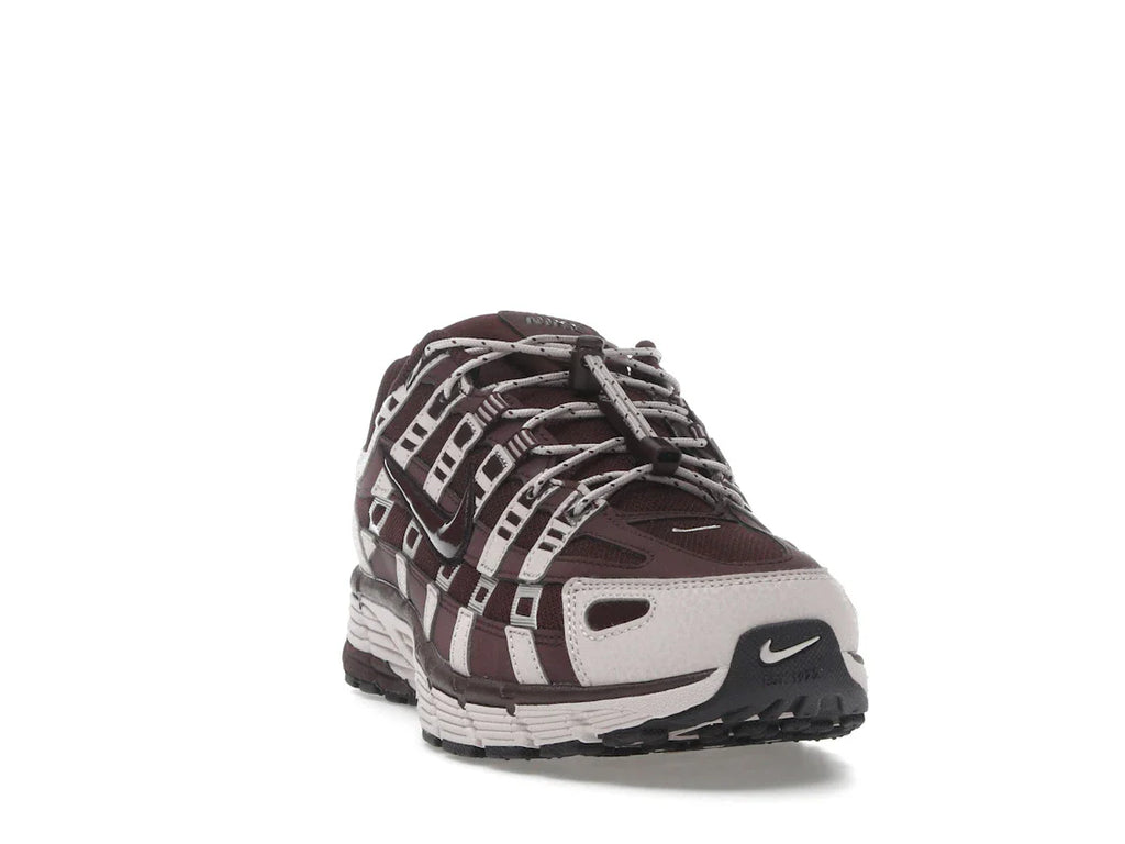 Nike P-6000 Silt Red Burgundy Crush (Damen)