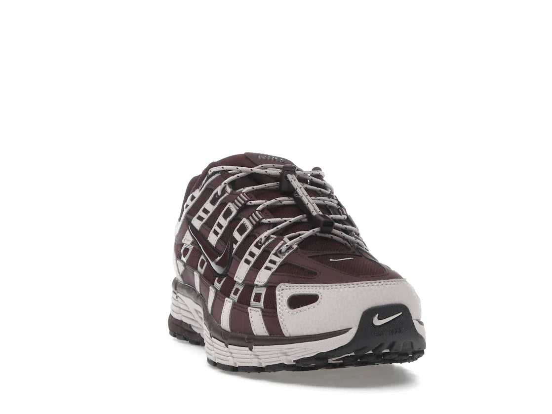Nike P-6000 Silt Red Burgundy Crush (Damen)