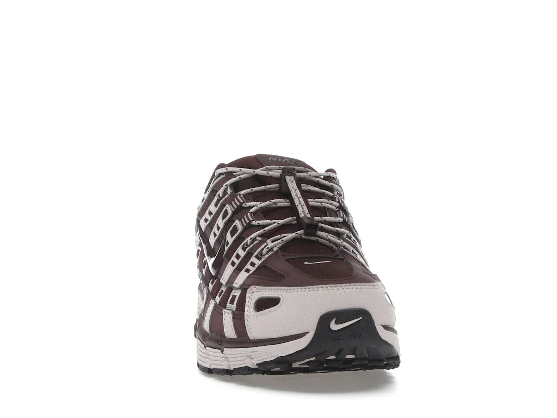 Nike P-6000 Silt Red Burgundy Crush (Damen)