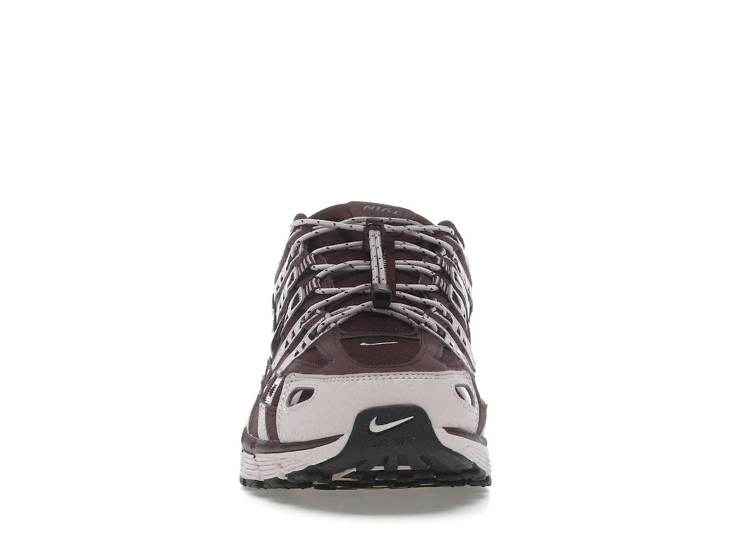 Nike P-6000 Silt Red Burgundy Crush (Damen)