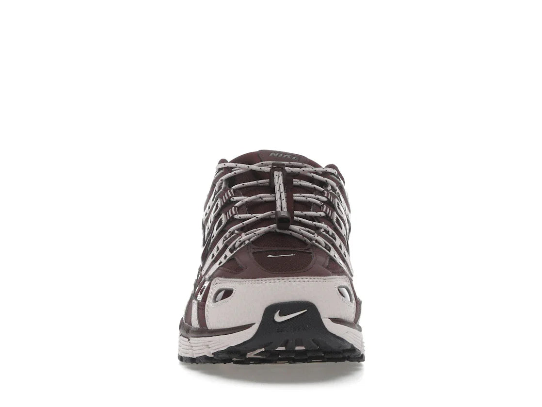 Nike P-6000 Silt Red Burgundy Crush (Damen)