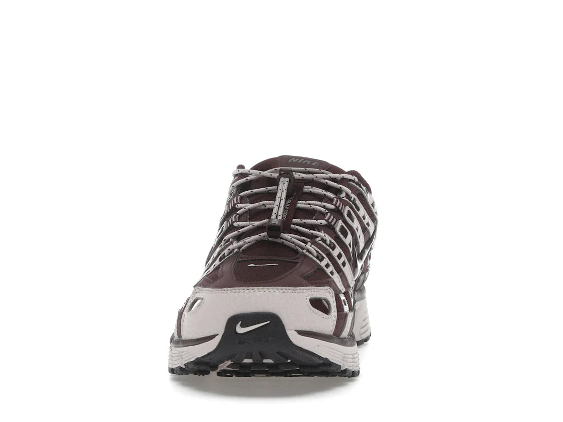 Nike P-6000 Silt Red Burgundy Crush (Damen)