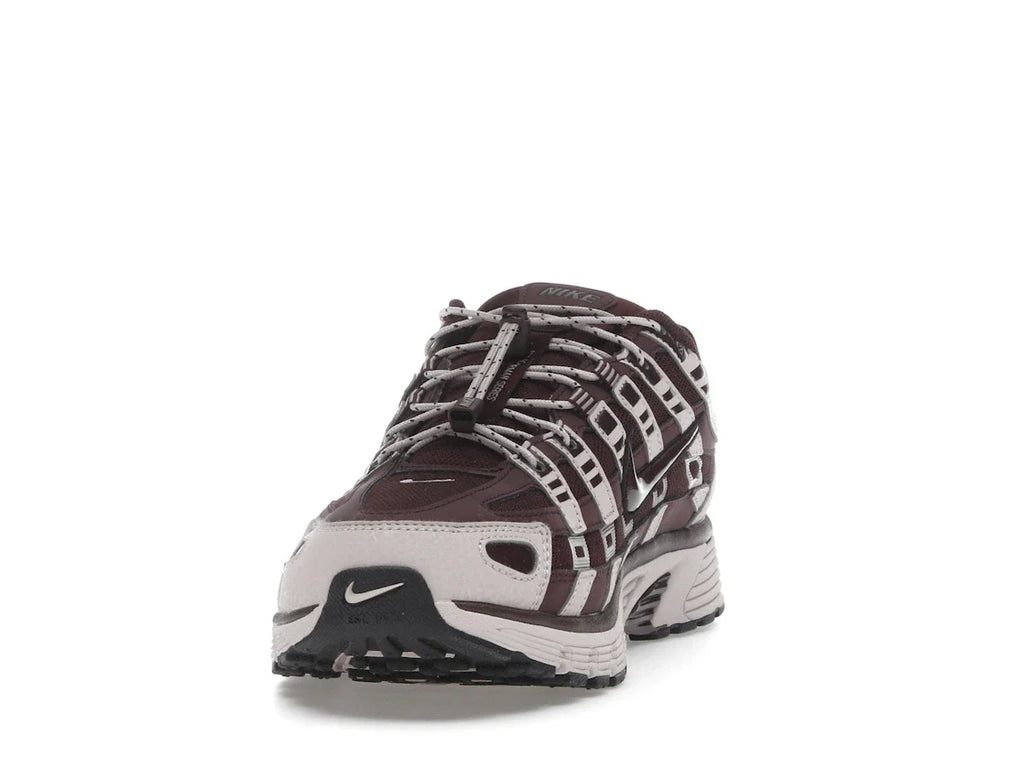 Nike P-6000 Silt Red Burgundy Crush (Damen)