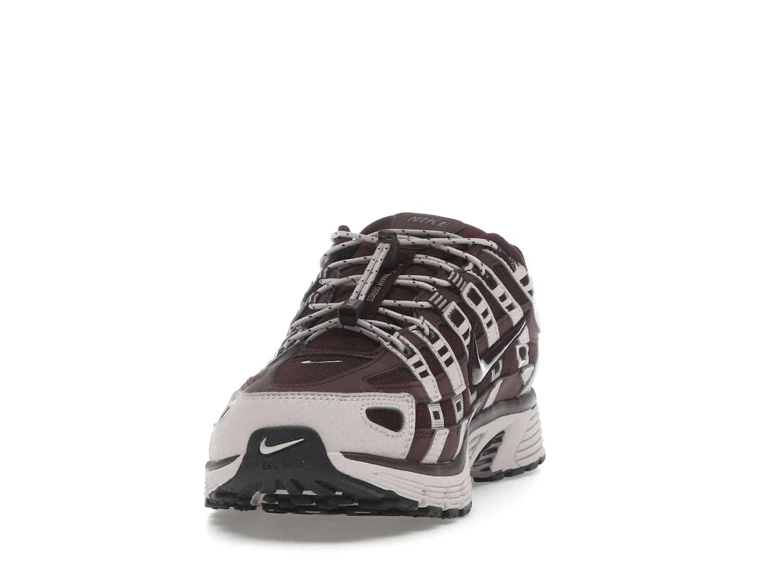 Nike P-6000 Silt Red Burgundy Crush (Damen)