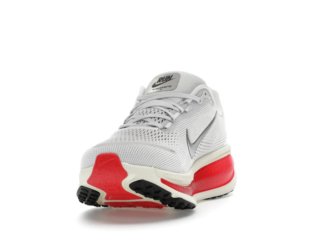 Nike Vomero 18 Platinum Tint Siren Red Light Smoke Gray Metallic Pewter