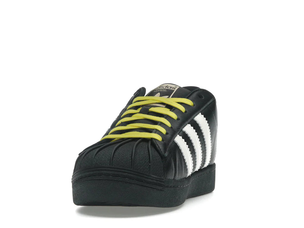 adidas Superstar 92 von Pharrell, Schwarz/Weiß