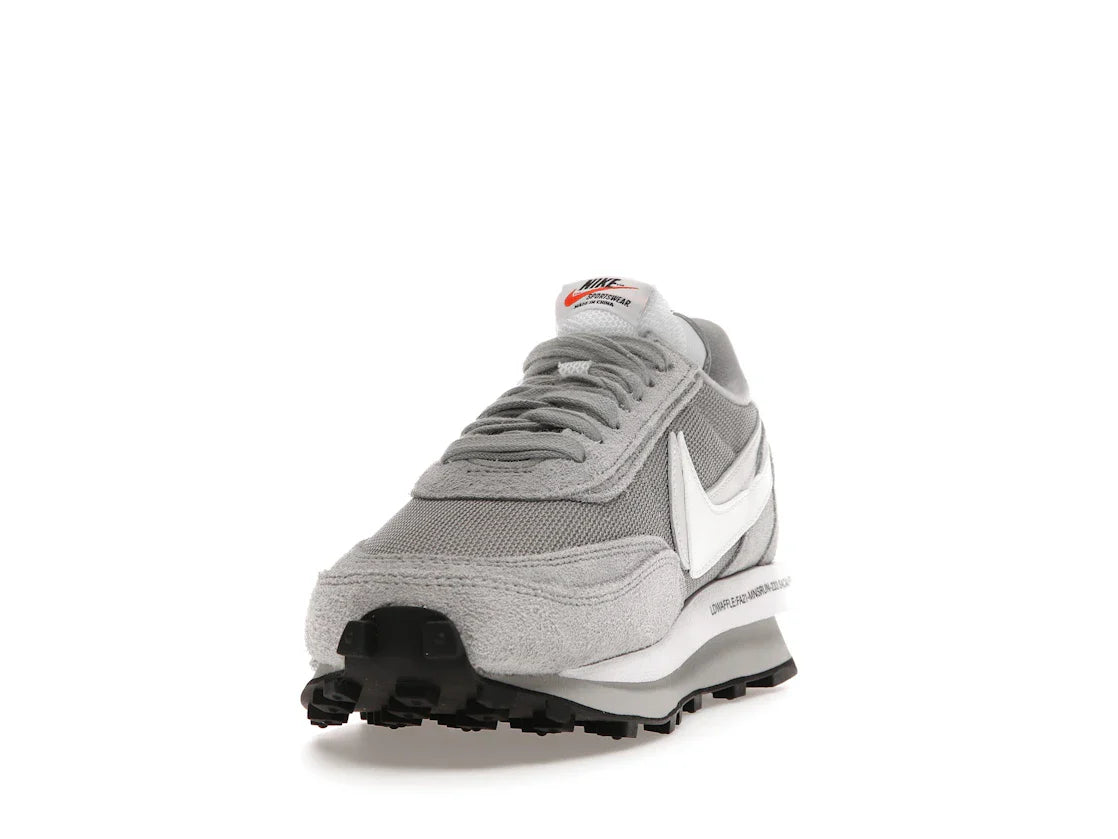 Nike LD Waffle SF sacai Fragment Grau