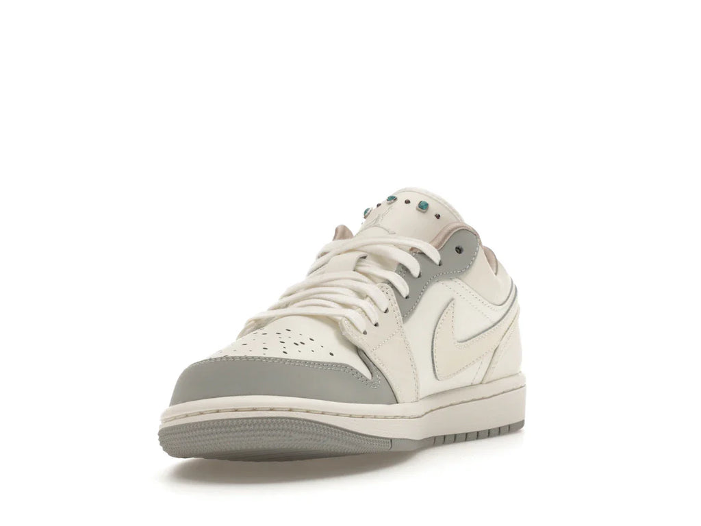 Jordan 1 Low Sail Soft Pearl (Damen)