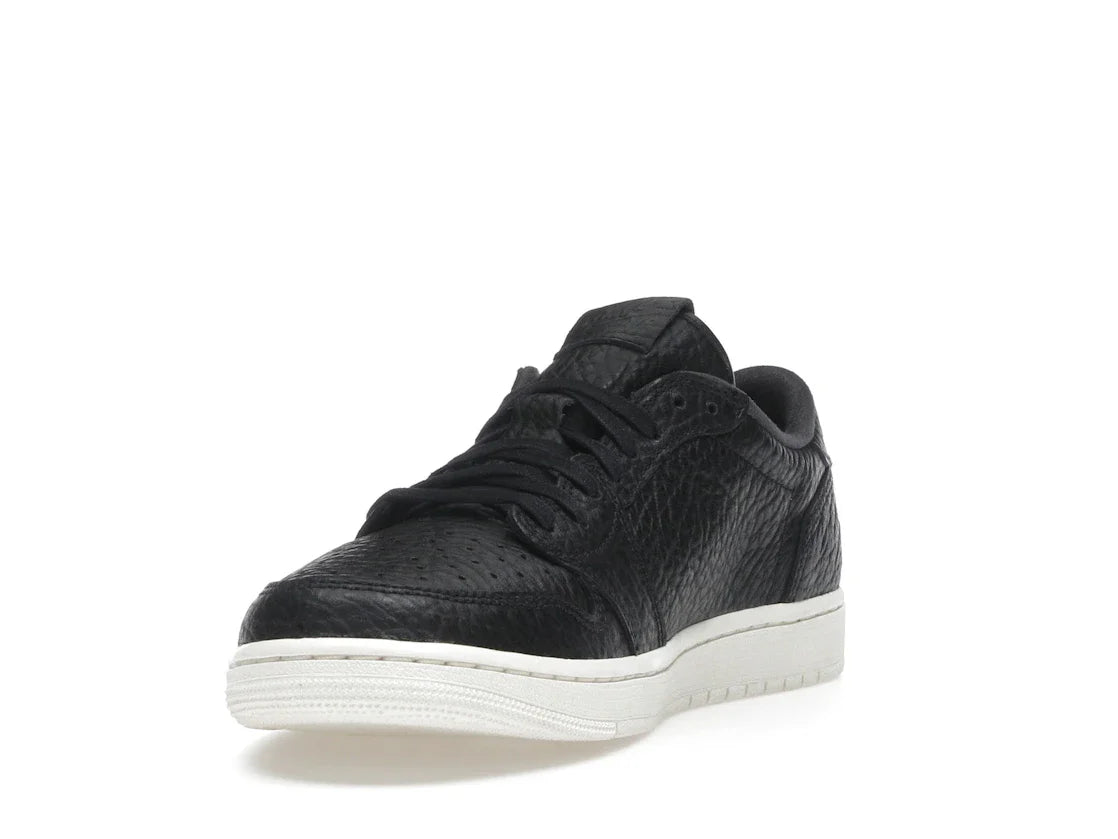 Jordan 1 Retro Low Swooshless Schwarz (2025)