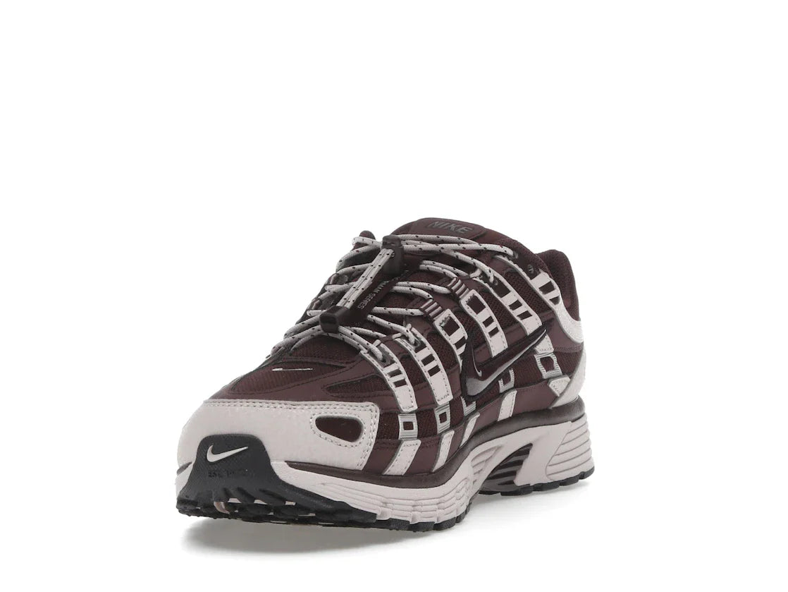 Nike P-6000 Silt Red Burgundy Crush (Damen)