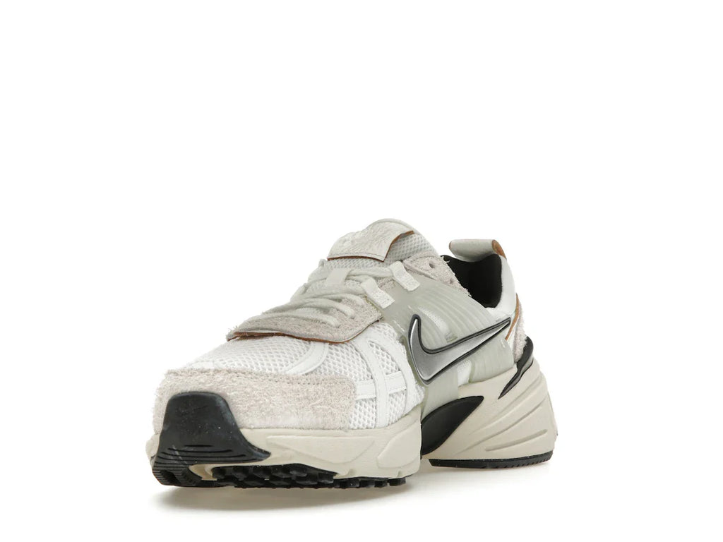 Nike V2K Run Summit White Light Orewood Brown (Damen)