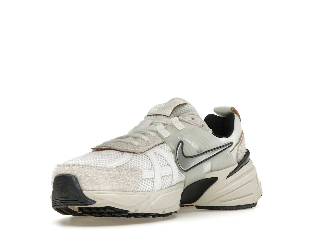 Nike V2K Run Summit White Light Orewood Brown (Damen)