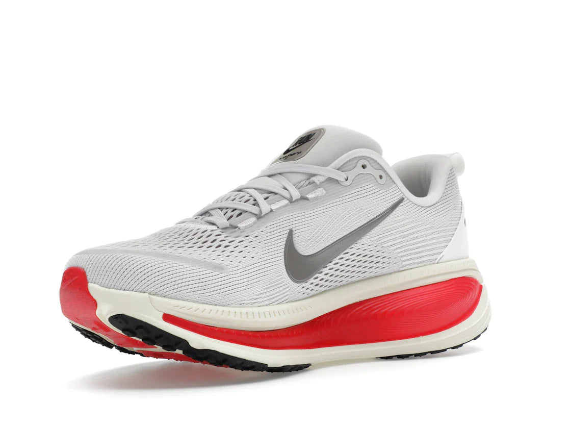 Nike Vomero 18 Platinum Tint Siren Red Light Smoke Gray Metallic Pewter