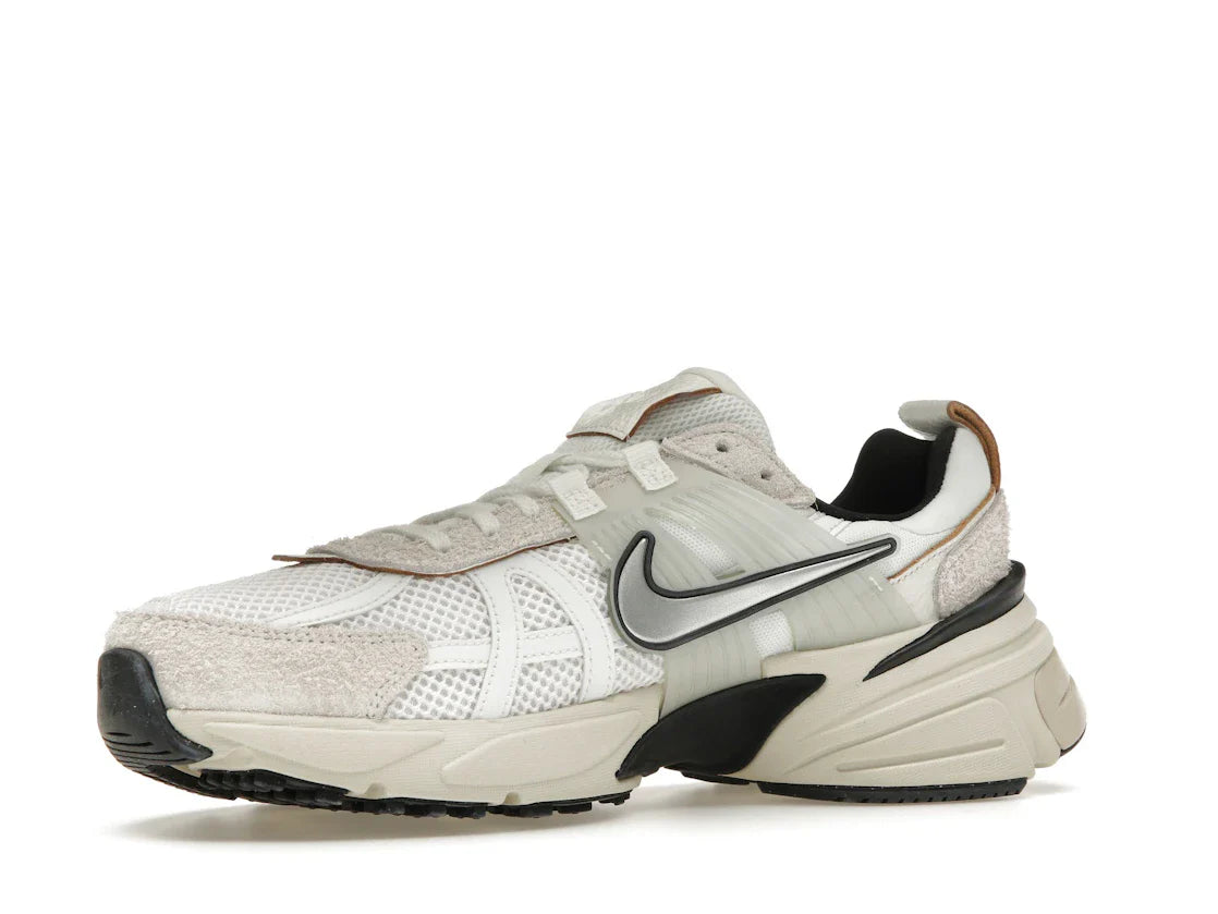 Nike V2K Run Summit White Light Orewood Brown (Damen)