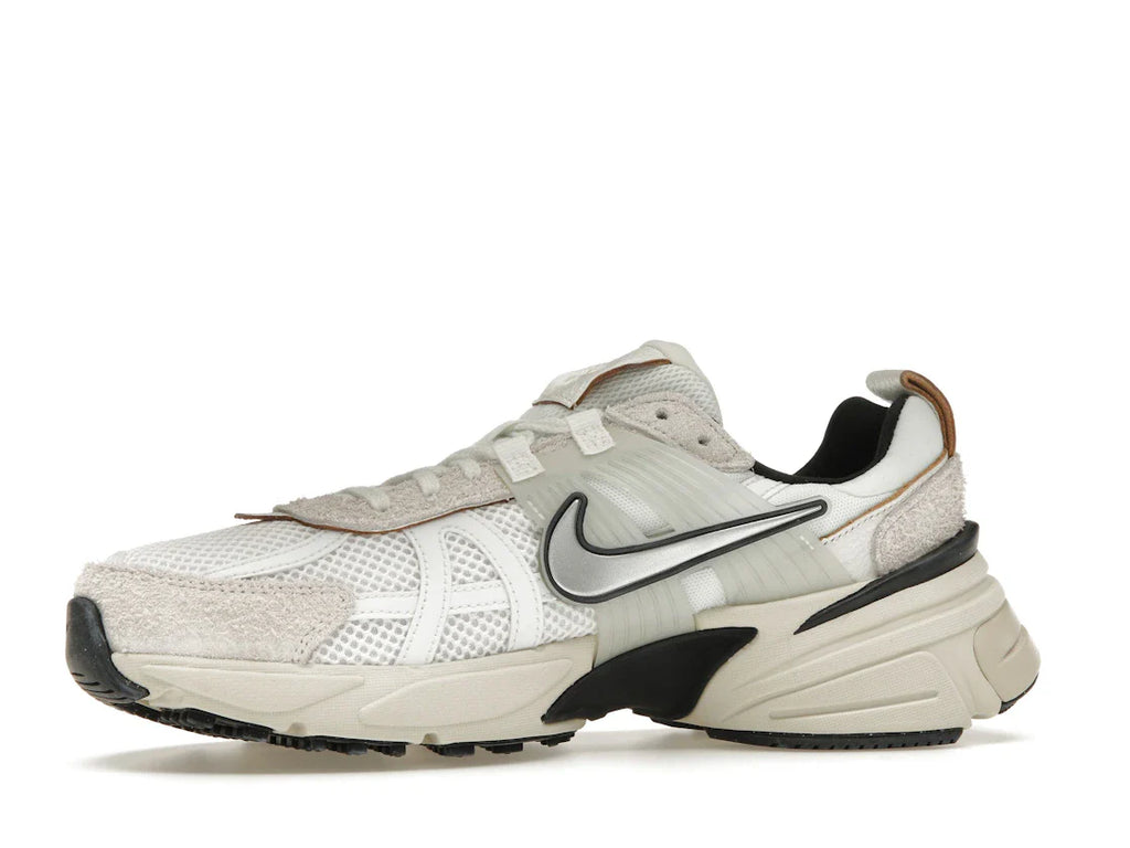 Nike V2K Run Summit White Light Orewood Brown (Damen)