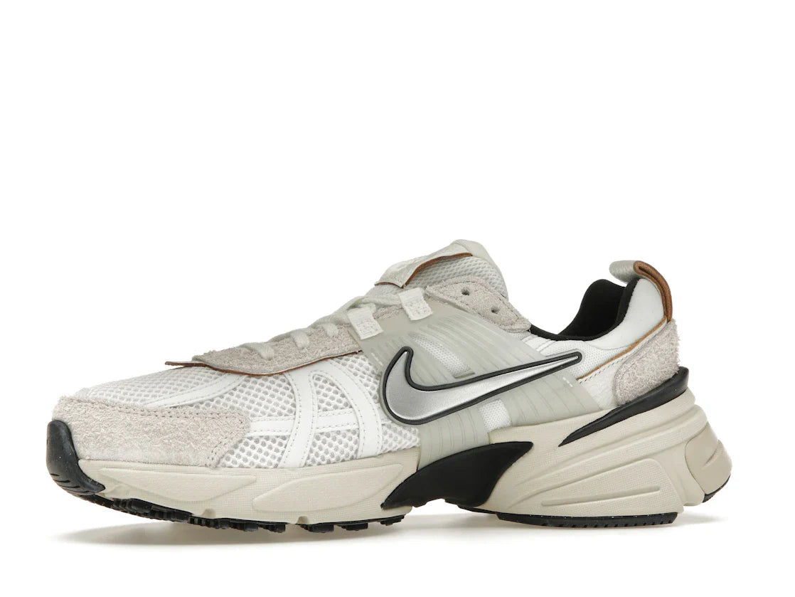 Nike V2K Run Summit White Light Orewood Brown (Damen)