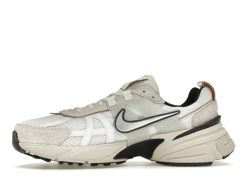 Nike V2K Run Summit White Light Orewood Brown (Damen)