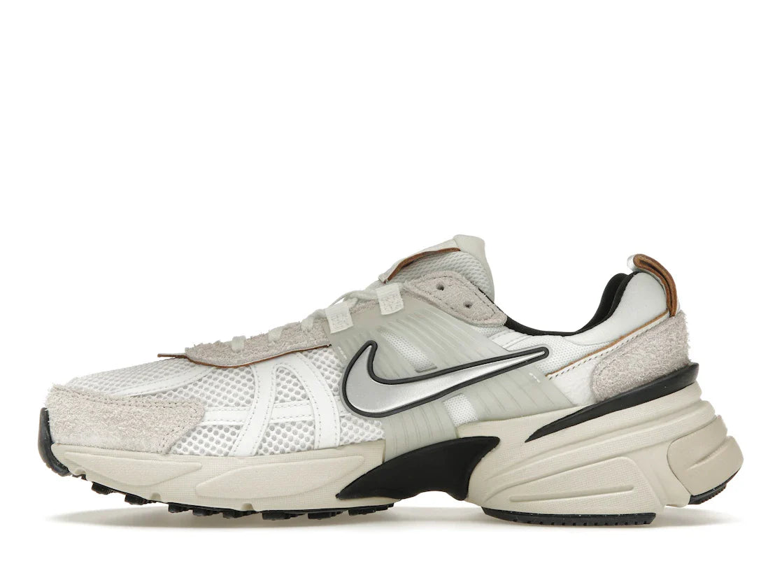 Nike V2K Run Summit White Light Orewood Brown (Damen)