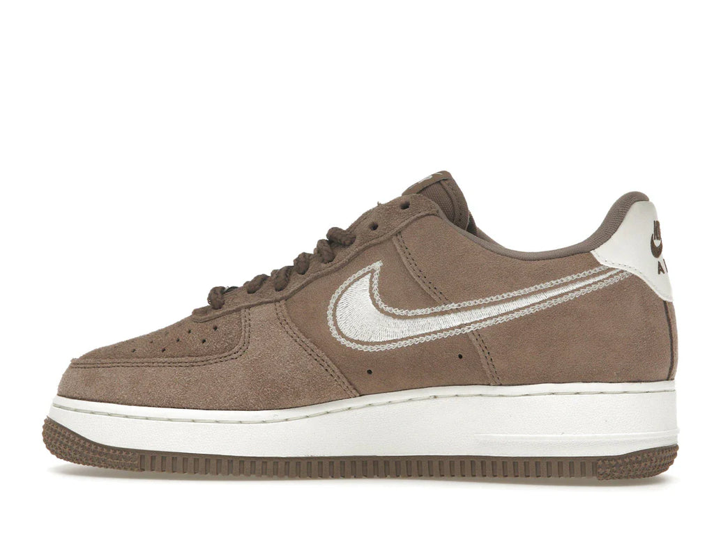 Nike Air Force 1 Low '07 LV8 Mink Brown mit gesticktem Swoosh