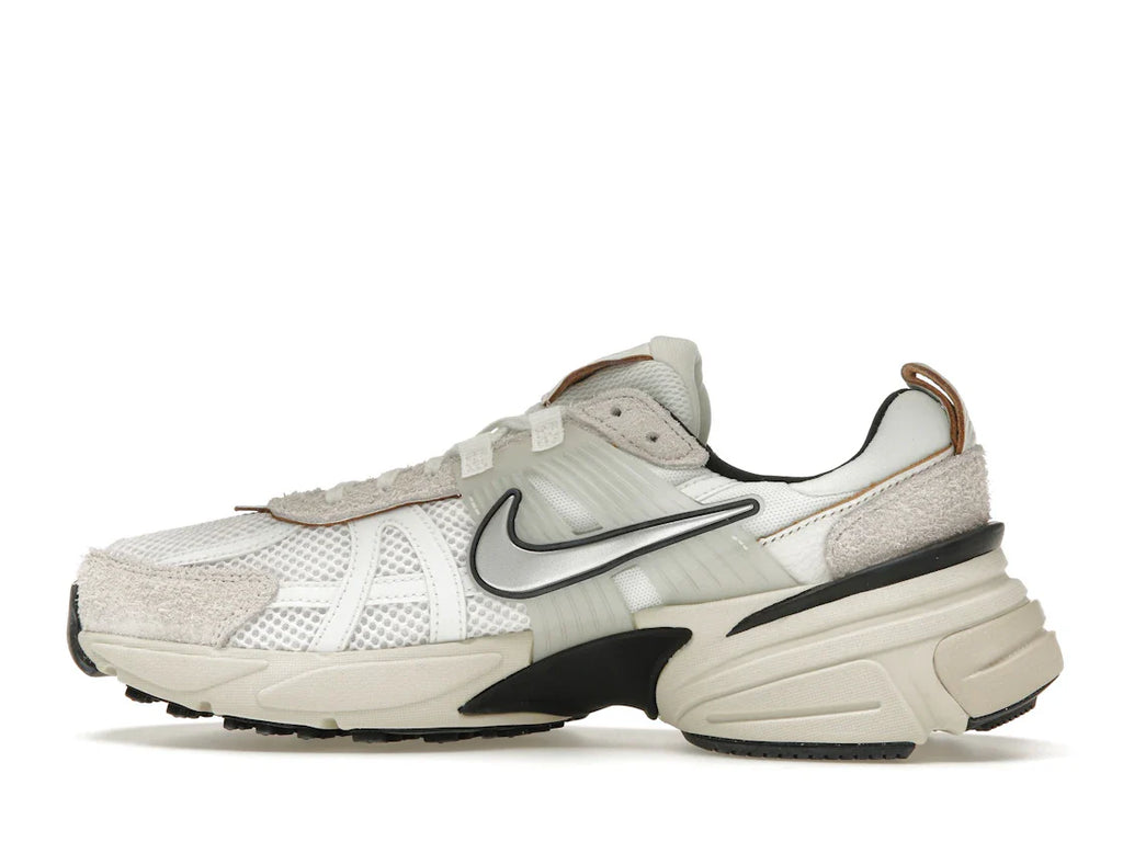Nike V2K Run Summit White Light Orewood Brown (Damen)