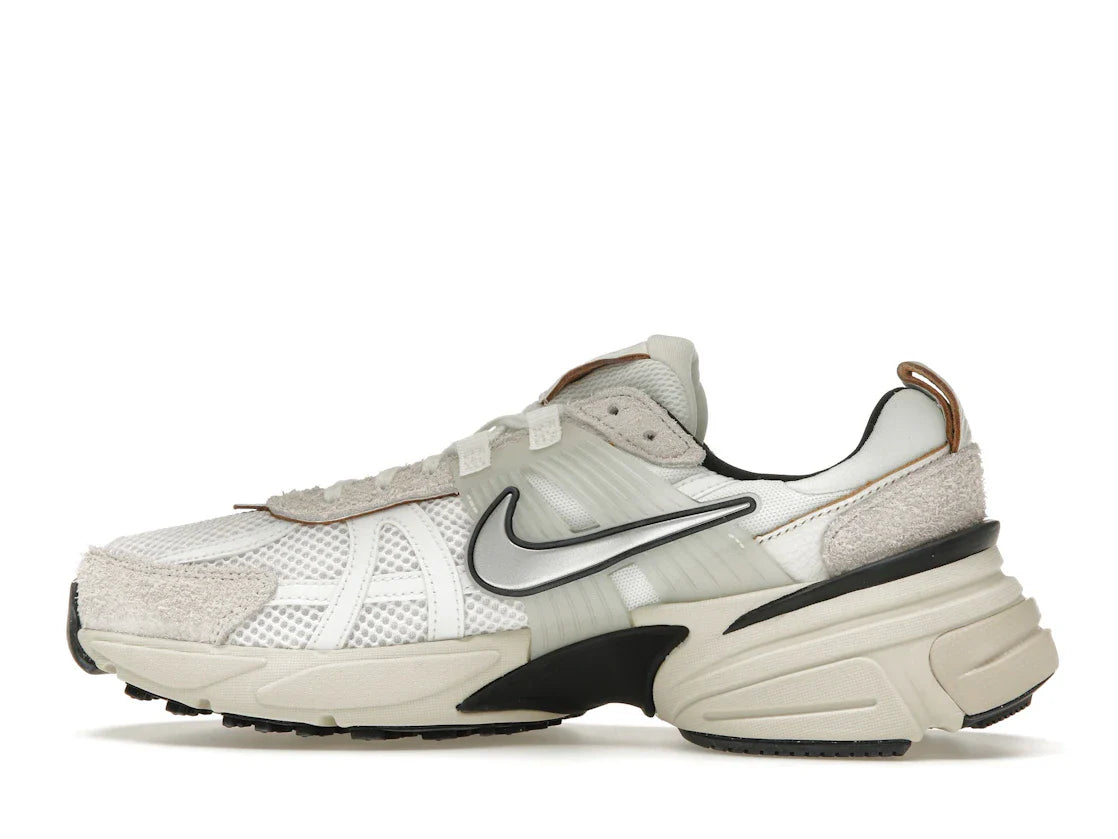 Nike V2K Run Summit White Light Orewood Brown (Damen)