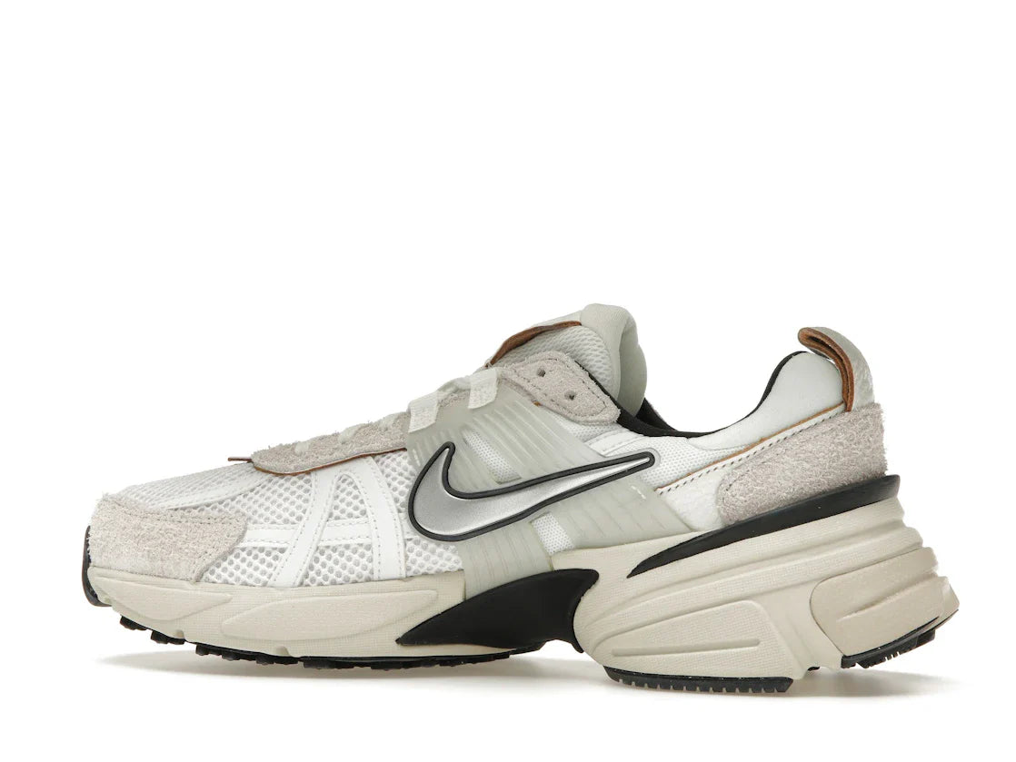 Nike V2K Run Summit White Light Orewood Brown (Damen)