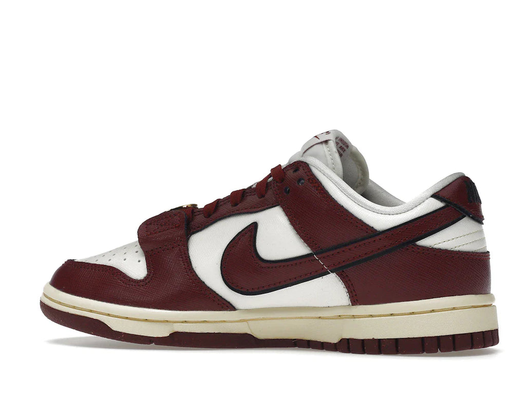 Nike Dunk Low SE Sisterhood Sail Team Red (Damen)