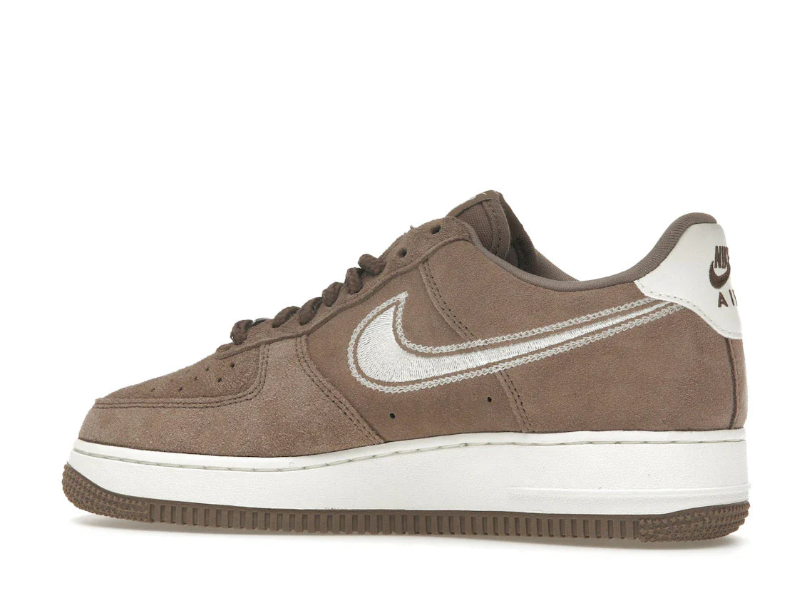 Nike Air Force 1 Low '07 LV8 Mink Brown mit gesticktem Swoosh