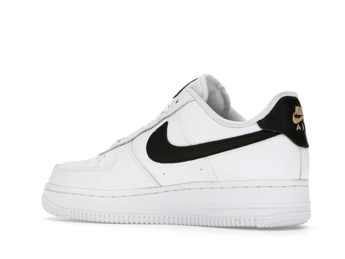 Nike Air Force 1 Low '07 Essential Weiß Schwarz Gold Mini Swoosh (Damen)