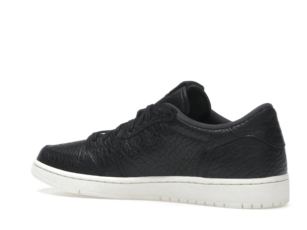 Jordan 1 Retro Low Swooshless Schwarz (2025)