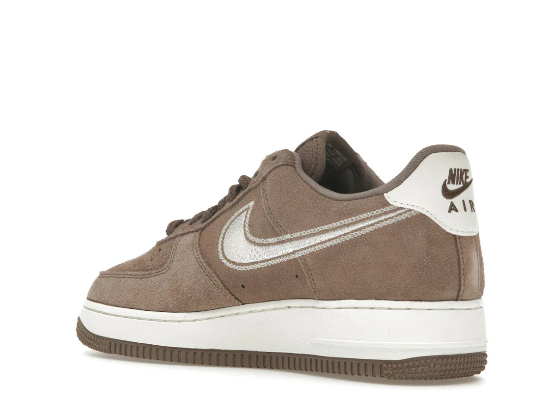 Nike Air Force 1 Low '07 LV8 Mink Brown mit gesticktem Swoosh