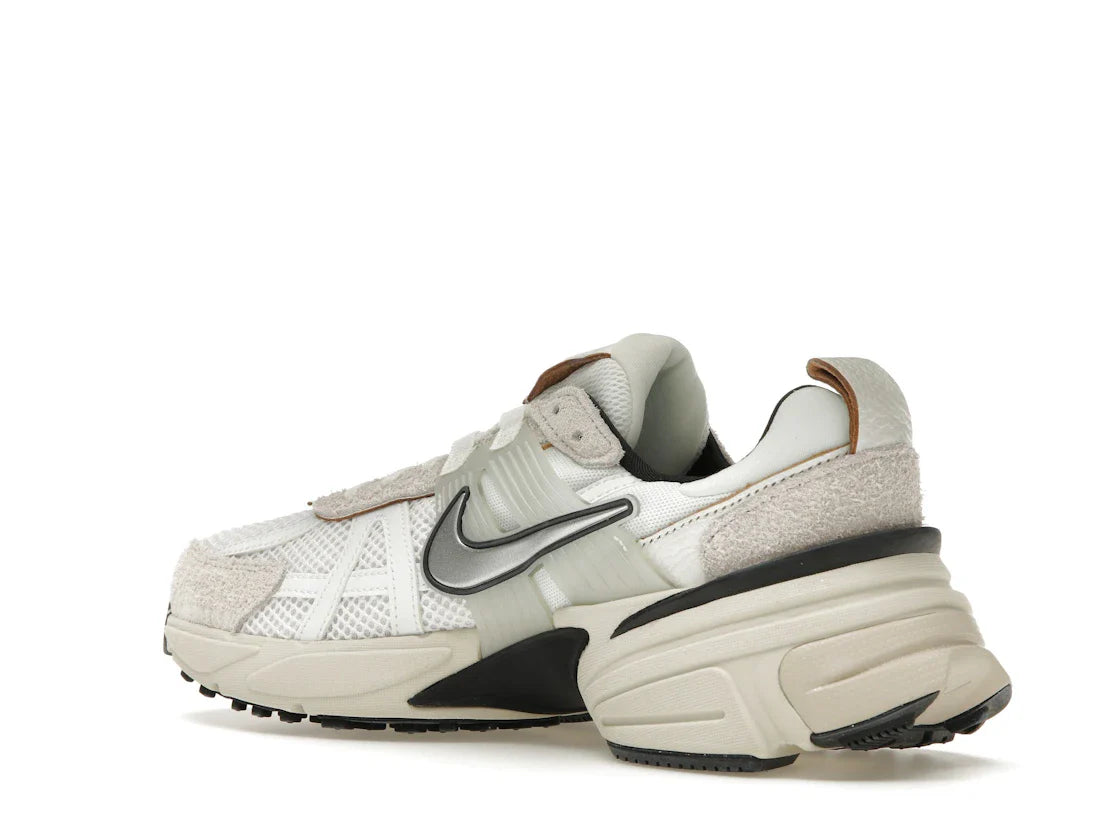 Nike V2K Run Summit White Light Orewood Brown (Damen)