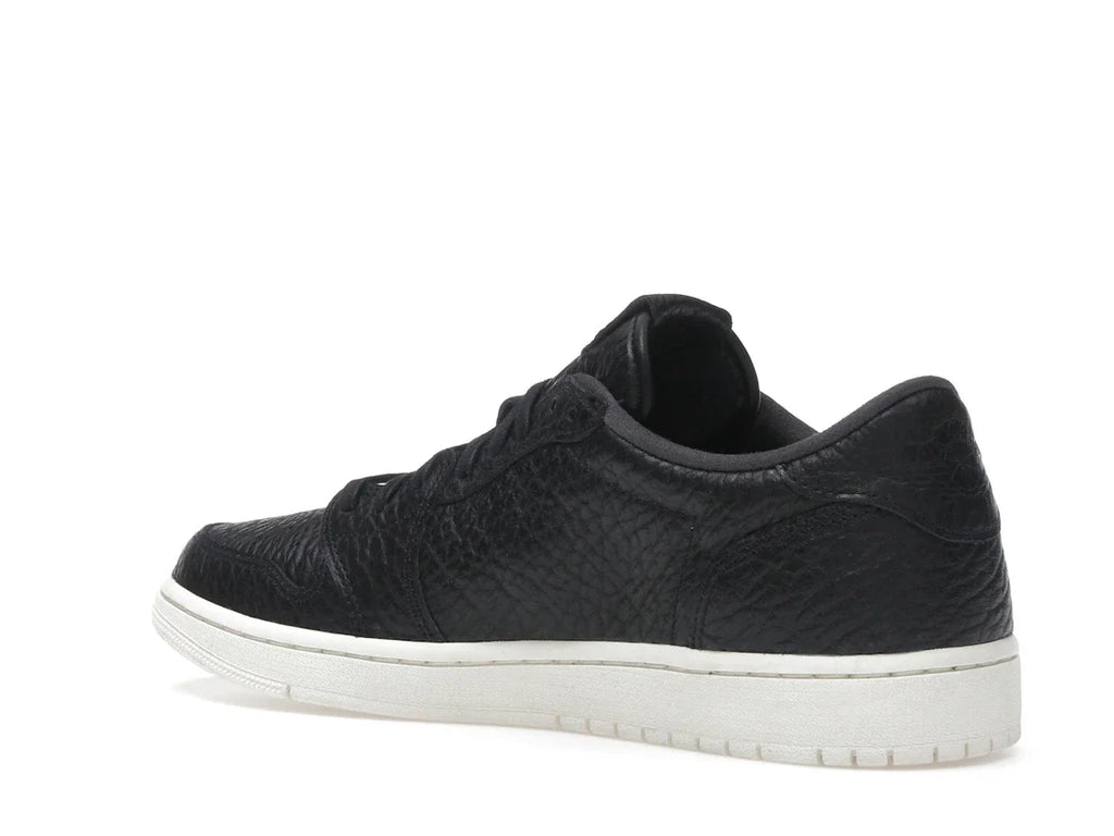 Jordan 1 Retro Low Swooshless Schwarz (2025)